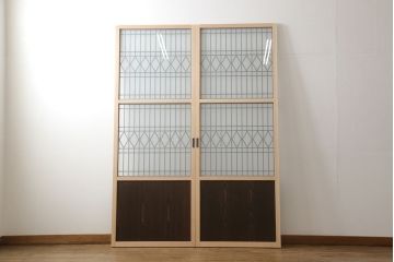 ガラス戸2枚を新規製作!当店のオーダー家具を参考にご希望のサイズで。両面ガラス仕様で引き手・戸車取り付け。本体色味は当店商品を参考に着色。(引き戸、建具)