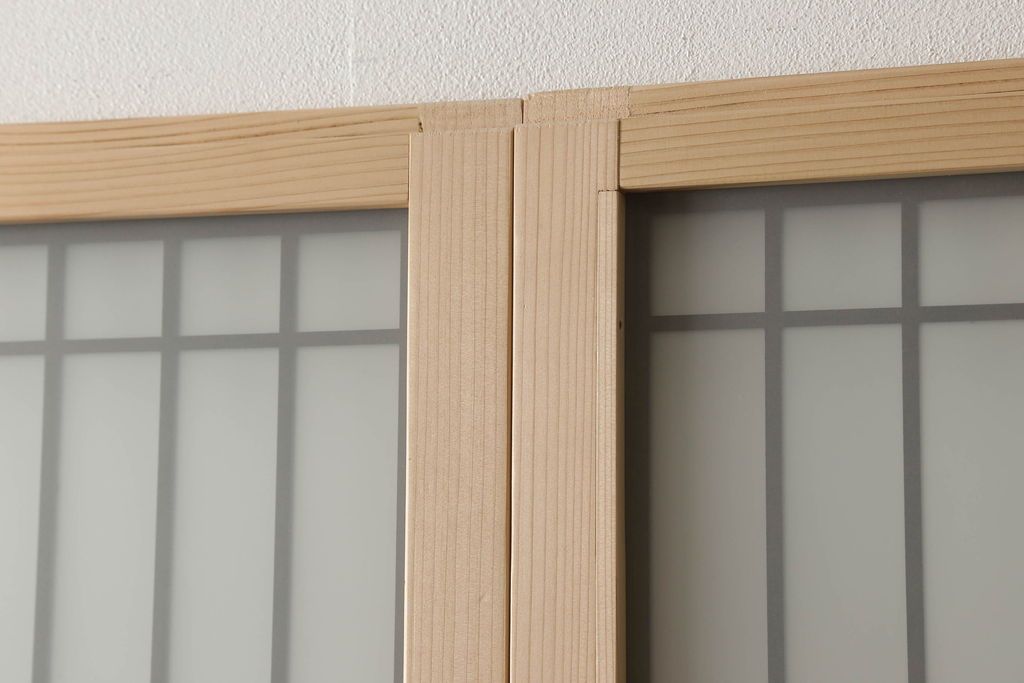 ガラス戸2枚を新規製作!当店のオーダー家具を参考にご希望のサイズで。両面ガラス仕様で引き手・戸車取り付け。本体色味は当店商品を参考に着色。(引き戸、建具)