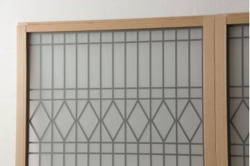 ガラス戸2枚を新規製作!当店のオーダー家具を参考にご希望のサイズで。両面ガラス仕様で引き手・戸車取り付け。本体色味は当店商品を参考に着色。(引き戸、建具)