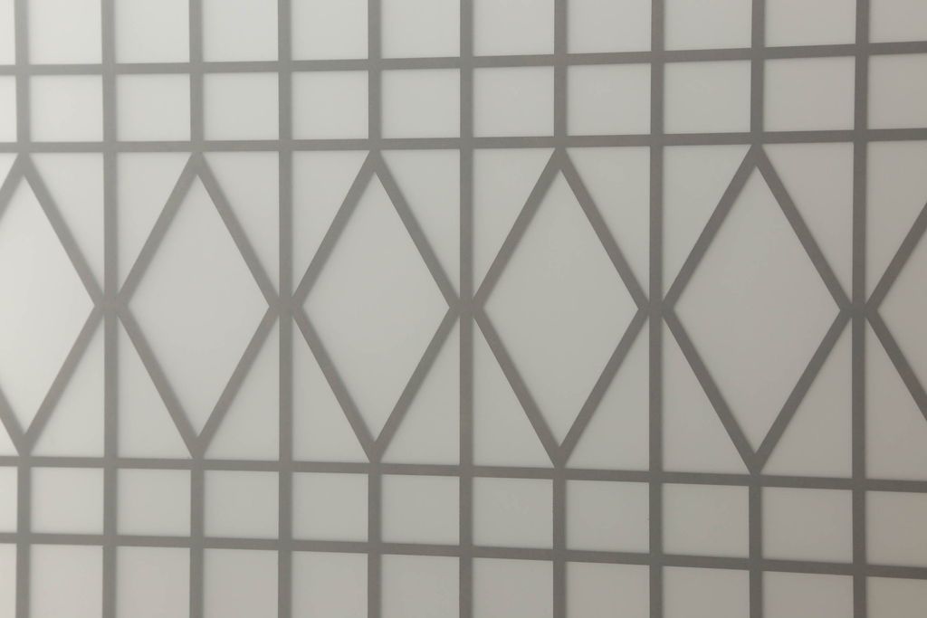 ガラス戸2枚を新規製作!当店のオーダー家具を参考にご希望のサイズで。両面ガラス仕様で引き手・戸車取り付け。本体色味は当店商品を参考に着色。(引き戸、建具)