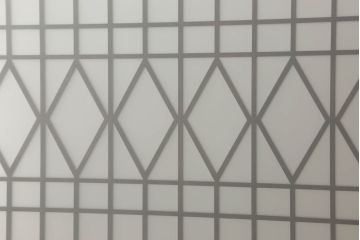 ガラス戸2枚を新規製作!当店のオーダー家具を参考にご希望のサイズで。両面ガラス仕様で引き手・戸車取り付け。本体色味は当店商品を参考に着色。(引き戸、建具)