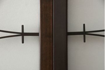 ガラス戸4枚を新規製作!当店商品を参考にしたデザイン、指定サイズにて。支給されたガラス・ダイヤ・銀モール・結霜、すりガラスを使用。本体は古民家の雰囲気に合うような自然な仕上がりに着色。(引き戸)