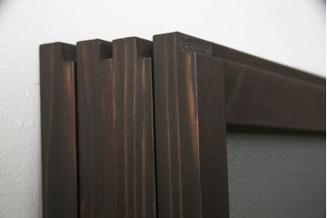 ガラス戸4枚を新規製作!当店商品を参考にしたデザイン、指定サイズにて。支給されたガラス・ダイヤ・銀モール・結霜、すりガラスを使用。本体は古民家の雰囲気に合うような自然な仕上がりに着色。(引き戸)