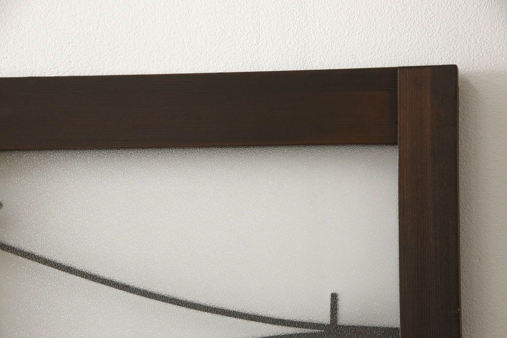 ガラス戸4枚を新規製作!当店商品を参考にしたデザイン、指定サイズにて。支給されたガラス・ダイヤ・銀モール・結霜、すりガラスを使用。本体は古民家の雰囲気に合うような自然な仕上がりに着色。(引き戸)