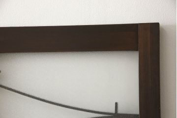 ガラス戸4枚を新規製作!当店商品を参考にしたデザイン、指定サイズにて。支給されたガラス・ダイヤ・銀モール・結霜、すりガラスを使用。本体は古民家の雰囲気に合うような自然な仕上がりに着色。(引き戸)