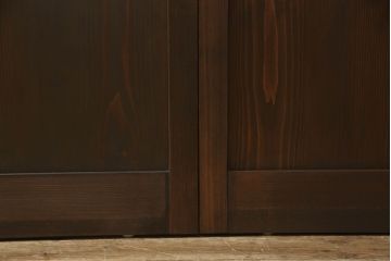 ガラス戸4枚を新規製作!当店商品を参考にしたデザイン、指定サイズにて。支給されたガラス・ダイヤ・銀モール・結霜、すりガラスを使用。本体は古民家の雰囲気に合うような自然な仕上がりに着色。(引き戸)