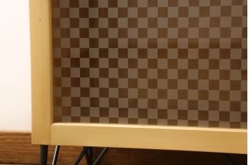 戸棚を新規製作!ラフジュ工房オリジナル商品を参考にご希望のサイズで、当店オリジナルデザインの市松模様ガラスを使用。取っ手、脚を取付。色味は当店商品を参考に着色。(収納棚、食器棚)