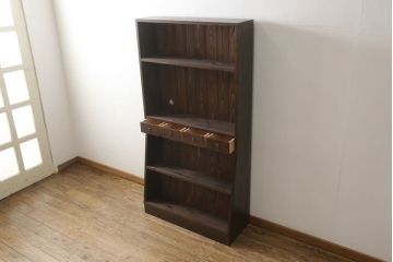 ブックシェルフを新規製作!当店の商品を参考にしたデザイン・希望のサイズにて。配線穴開け加工をし、色味は茶色1色に着色。(収納棚、本棚、ウッドシェルフ)