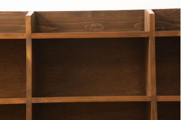 本棚を新規製作!当店のオーダー家具を参考に台形型デザインでご希望のサイズ、色味にて。(オープンラック、ブックシェルフ、ロッカー)