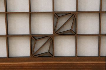 ローボードを新規製作!ラフジュ工房オリジナル商品のデザイン・色味を参考に製作。引き戸には組子をはめ込み、厚さ24mmの天板を取り付け、収納内部中央に仕切り、木製脚を取り付け。内部に配線用の穴開け加工。(テレビボード、テレビ台、サイドボード、収納棚、戸棚)