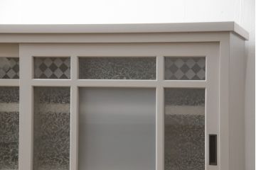 テレビ台を新規製作!3種類のガラスを使用した建具を製作。背面には配線用の穴あけ加工。全体を枯野色にペイント仕上げ。(ローボード、テレビ台、テレビボード、キャビネット、サイドボード)