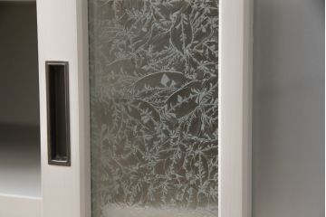 テレビ台を新規製作!3種類のガラスを使用した建具を製作。背面には配線用の穴あけ加工。全体を枯野色にペイント仕上げ。(ローボード、テレビ台、テレビボード、キャビネット、サイドボード)