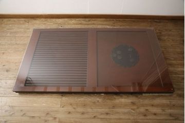 蔵戸に合わせたガラス天板を新規製作!厚さ5mmの強化ガラスで、テーブル用のガラス天板として使えるよう製作。(玄関戸、玄関ドア、引き戸)