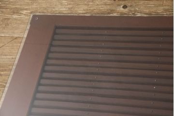 蔵戸に合わせたガラス天板を新規製作!厚さ5mmの強化ガラスで、テーブル用のガラス天板として使えるよう製作。(玄関戸、玄関ドア、引き戸)