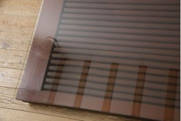 蔵戸に合わせたガラス天板を新規製作!厚さ5mmの強化ガラスで、テーブル用のガラス天板として使えるよう製作。(玄関戸、玄関ドア、引き戸)