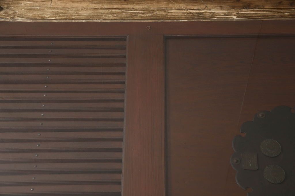 蔵戸に合わせたガラス天板を新規製作!厚さ5mmの強化ガラスで、テーブル用のガラス天板として使えるよう製作。(玄関戸、玄関ドア、引き戸)