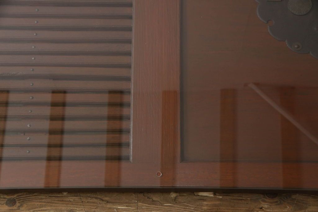 蔵戸に合わせたガラス天板を新規製作!厚さ5mmの強化ガラスで、テーブル用のガラス天板として使えるよう製作。(玄関戸、玄関ドア、引き戸)