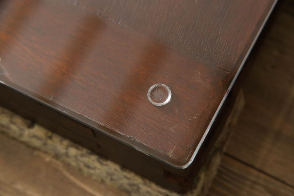 蔵戸に合わせたガラス天板を新規製作!厚さ5mmの強化ガラスで、テーブル用のガラス天板として使えるよう製作。(玄関戸、玄関ドア、引き戸)