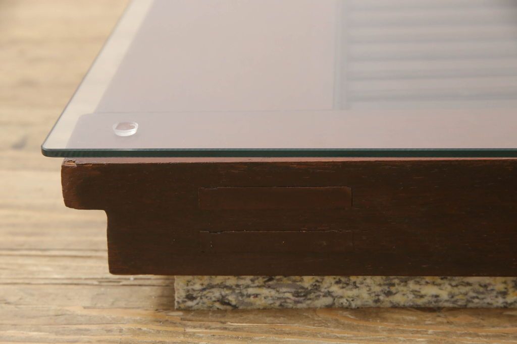 蔵戸に合わせたガラス天板を新規製作!厚さ5mmの強化ガラスで、テーブル用のガラス天板として使えるよう製作。(玄関戸、玄関ドア、引き戸)