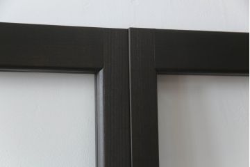 ガラス戸を新規製作!クリアガラスを取り付け、濃い茶色で着色仕上げ。(引き戸、建具)