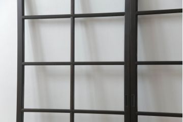 ガラス戸を新規製作!クリアガラスを取り付け、濃い茶色で着色仕上げ。(引き戸、建具)