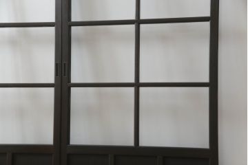 ガラス戸を新規製作!クリアガラスを取り付け、濃い茶色で着色仕上げ。(引き戸、建具)