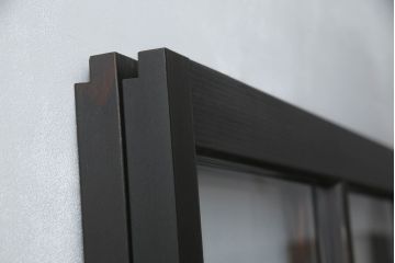 ガラス戸を新規製作!クリアガラスを取り付け、濃い茶色で着色仕上げ。(引き戸、建具)