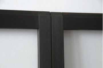 ガラス戸を新規製作!クリアガラスを取り付け、濃い茶色で着色仕上げ。(引き戸、建具)