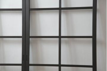 ガラス戸を新規製作!クリアガラスを取り付け、濃い茶色で着色仕上げ。(引き戸、建具)