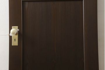 ドアを新規製作!丸窓デザインで、透かし彫りに緑のダイヤガラス入り。支給のドアノブを取り付け、本体の色味は当店商品を参考に着色。(木製扉、ガラス扉)