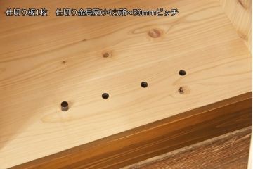 収納棚を新規製作!ご希望サイズ・デザインにて。上中下段それぞれの扉に格子デザインで観音扉仕様に。取っ手を取り付け、色味は当店オーダー家具を参考に着色。(戸棚、キャビネット、サイドボード)