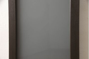 壁掛け仏壇を新規製作!建具にすりガラスを使用。内部にフック、背面に壁掛け用金具を取り付け。全体をチェス系に着色仕上げ。(仏ダン、手造り仏壇)