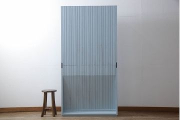 本棚を新規製作!本体はヒノキ無垢材を使用し、上下分割できる仕様に。くすんだ水色にペイント仕上げ。(ブックシェルフ、収納棚、ウッドシェルフ)