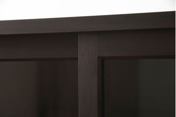 戸棚を新規製作!丸脚を取り付け、上下段引き戸にそれぞれクリアガラスとすりガラスを使用。ダークブラウンに着色仕上げ。(カップボード、食器棚、キャビネット、収納棚、飾り棚)