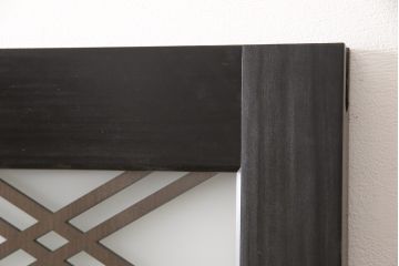 透かし彫りガラス戸を新規製作!表面にクリアガラス、裏面にすりガラスを取り付け。枠はご希望の色味に着色仕上げ。(引き戸、建具)