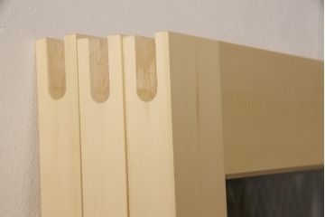 レーザー組子入りガラス戸を新規製作!ガラスはクリアガラスを使用。格子は茶色で着色、建具本体は自然な木味を活かした仕上げ。(引き戸、建具)