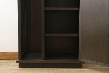 ハンガー収納付姿見を新規製作!鏡面内部は可動式の棚板5枚とハンガーアイアンを取り付け。濃い茶色で着色仕上げ。(洋服タンス、収納棚、戸棚、キャビネット、ワードローブ)