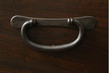 リビングボードを新規製作!引き出し前板には古材を使用。背面は配線用の穴あけ加工。濃い茶色で着色仕上げ。(古金具リメイク、サイドボード、ローボード、収納棚)