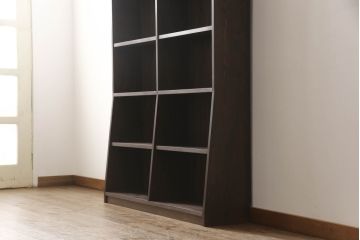 本棚を新規製作!希望のサイズ、棚5段のデザインで。背板側下方に巾木用の切り欠き加工を施し、当店商品を参考に着色。(ブックシェルフ、収納棚、ウッドシェルフ、オープンラック、飾り棚、陳列棚)