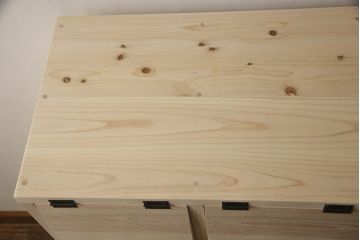 パタパタ扉のマス目棚を新規製作!上段は3×3のマス目に、下段は大容量の引き出しを設置。(収納棚、キャビネット、引き出し、戸棚、ロッカー)