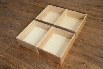重ね戸棚を新規製作!棚や引き出し位置をご希望に合わせて製作し、色は参考商品に合わせて濃い茶色で着色仕上げ。(食器棚、収納棚、カップボード、キャビネット、飾り棚、引き出し)
