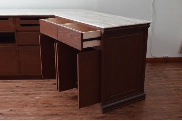 軽井沢カフェ物件で使用するレジカウンターを新規製作!全体のデザインや色もお客様のご希望通りに。(カウンターテーブル、収納棚、戸棚、サイドボード、店舗什器)