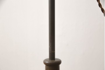 フロアスタンドを新規製作!ご希望のサイズ、デザインにて。高さ・角度調整可能な仕様で、台座は円形にて製作。シェードは当店のアンティークのものを使用。(フロアランプ、スタンドライト、照明)