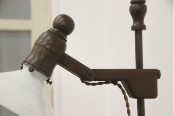 フロアスタンドを新規製作!ご希望のサイズ、デザインにて。高さ・角度調整可能な仕様で、台座は円形にて製作。シェードは当店のアンティークのものを使用。(フロアランプ、スタンドライト、照明)