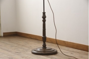 フロアスタンドを新規製作!ご希望のサイズ、デザインにて。高さ・角度調整可能な仕様で、台座は円形にて製作。シェードは当店のアンティークのものを使用。(フロアランプ、スタンドライト、照明)
