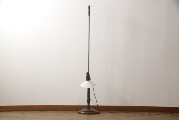 フロアスタンドを新規製作!ご希望のサイズ、デザインにて。高さ・角度調整可能な仕様で、台座は円形にて製作。シェードは当店のアンティークのものを使用。(フロアランプ、スタンドライト、照明)