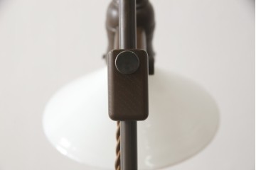 フロアスタンドを新規製作!ご希望のサイズ、デザインにて。高さ・角度調整可能な仕様で、台座は円形にて製作。シェードは当店のアンティークのものを使用。(フロアランプ、スタンドライト、照明)