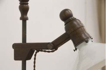 フロアスタンドを新規製作!ご希望のサイズ、デザインにて。高さ・角度調整可能な仕様で、台座は円形にて製作。シェードは当店のアンティークのものを使用。(フロアランプ、スタンドライト、照明)