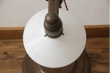 フロアスタンドを新規製作!ご希望のサイズ、デザインにて。高さ・角度調整可能な仕様で、台座は円形にて製作。シェードは当店のアンティークのものを使用。(フロアランプ、スタンドライト、照明)