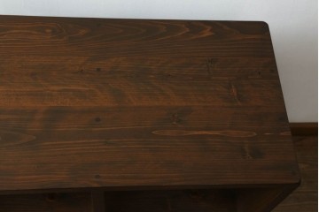 マス目棚を2台新規製作!脚を取り外せる仕様にし、自然な茶色に着色仕上げ。(飾り棚、本棚、ディスプレイラック、オープンラック、ブックシェルフ、オープンシェルフ)